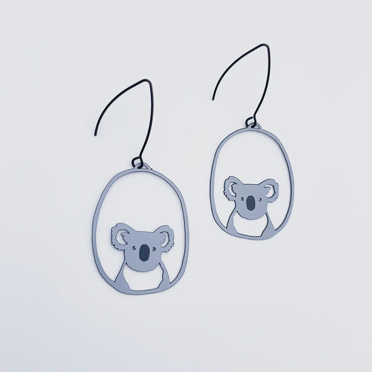Denz | Midi Koala earrings in Grey/Black
