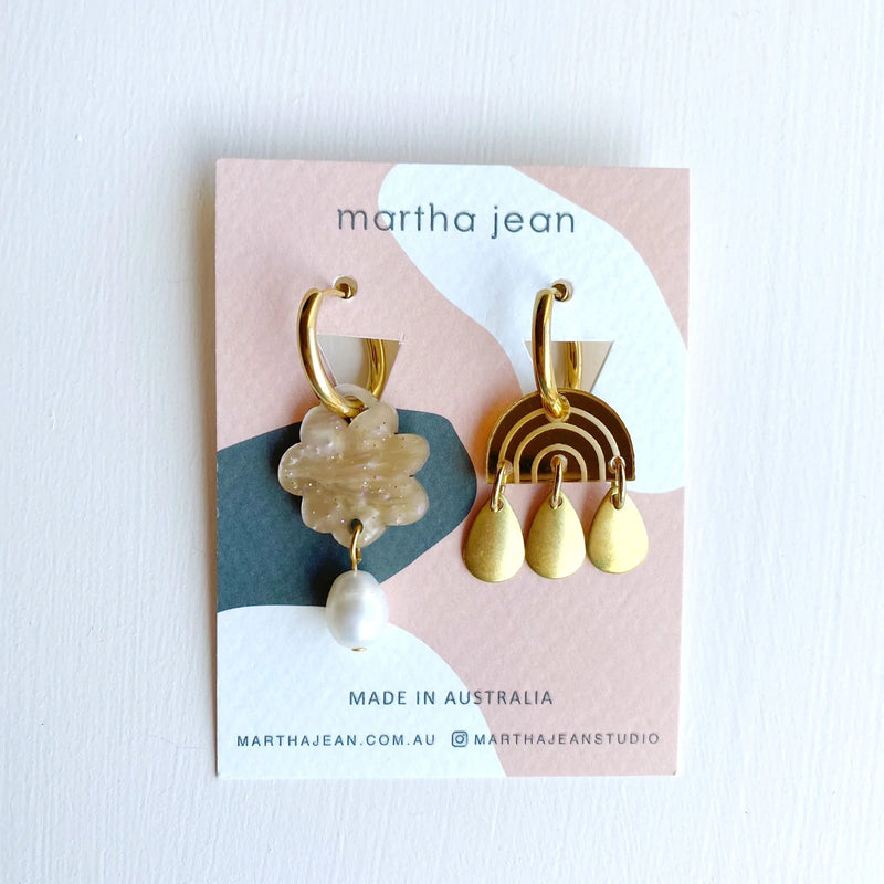 Martha Jean | Rainy + Pearl Earrings | Gold Swirl