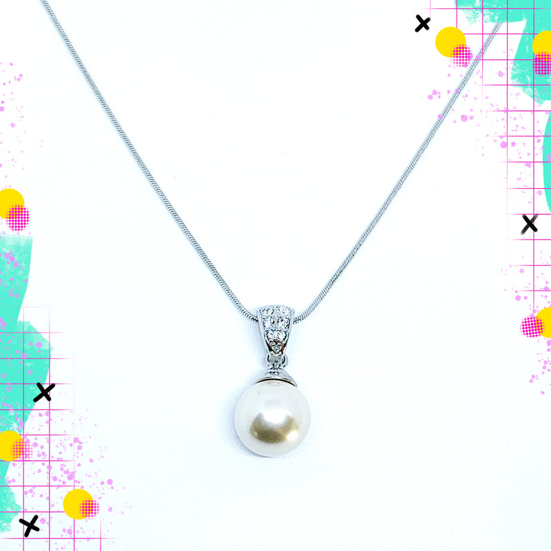 TID pearl and diamante chain